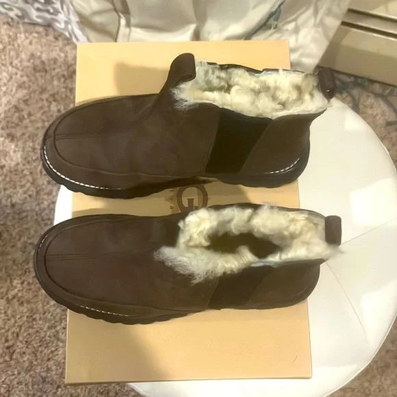 UGG Cove Ankle Boots - Picture 9 of 12